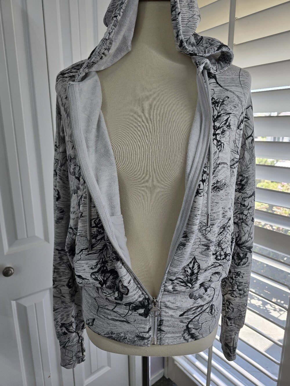 Athleta Eden Floral Hoodie Sweatshirt. Full Zip With Front Pockets - Picture 4 of 13